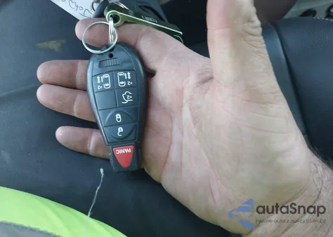 2013 Chrysler Town & Country Touring из США, поврежденный, VIN 2C4RC1BG2DR747867